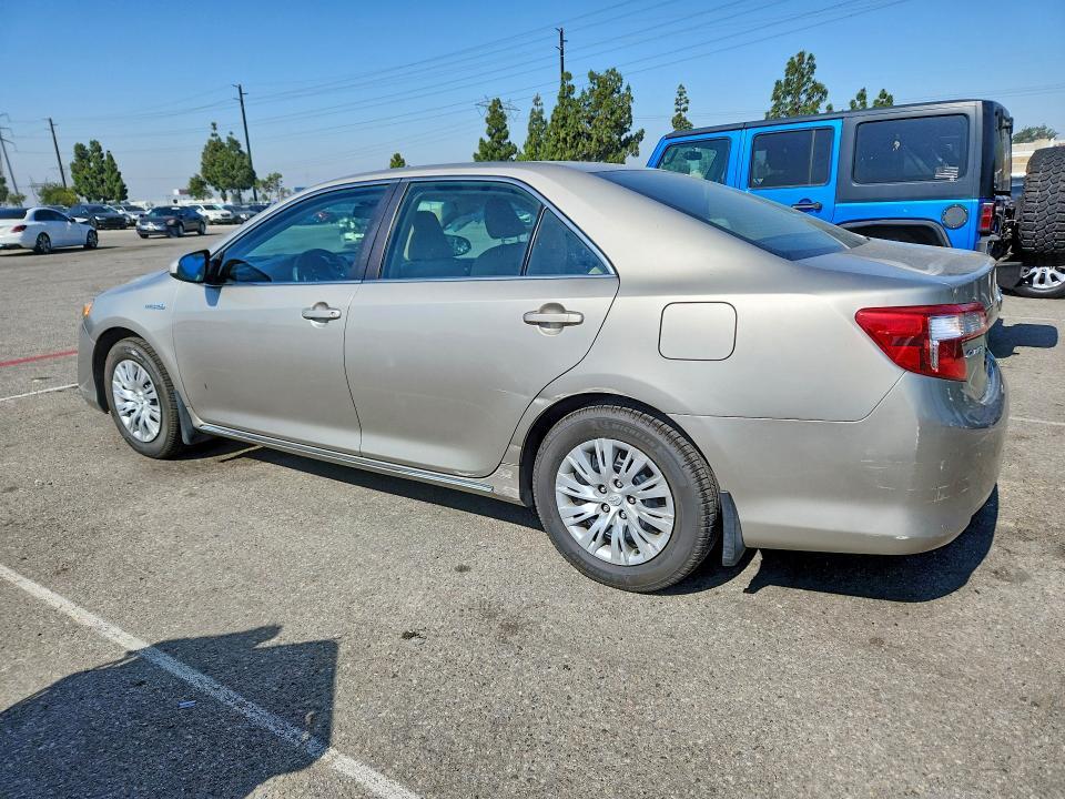 2013 TOYOTA CAMRY HYBRID LE — Фото 2 из 12