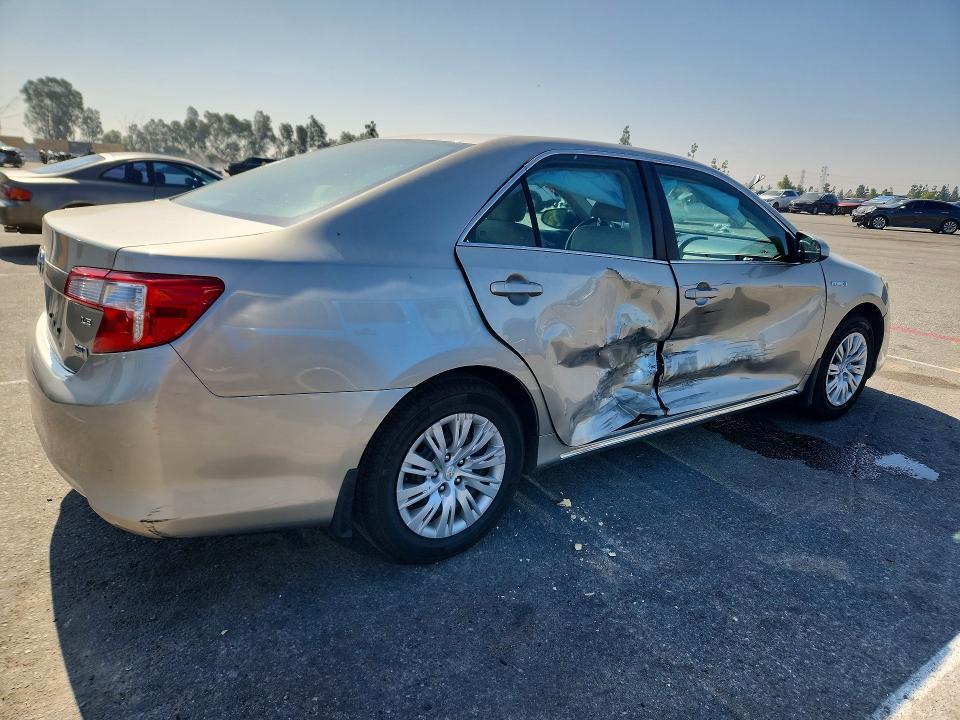 2013 TOYOTA CAMRY HYBRID LE — Фото 3 из 12
