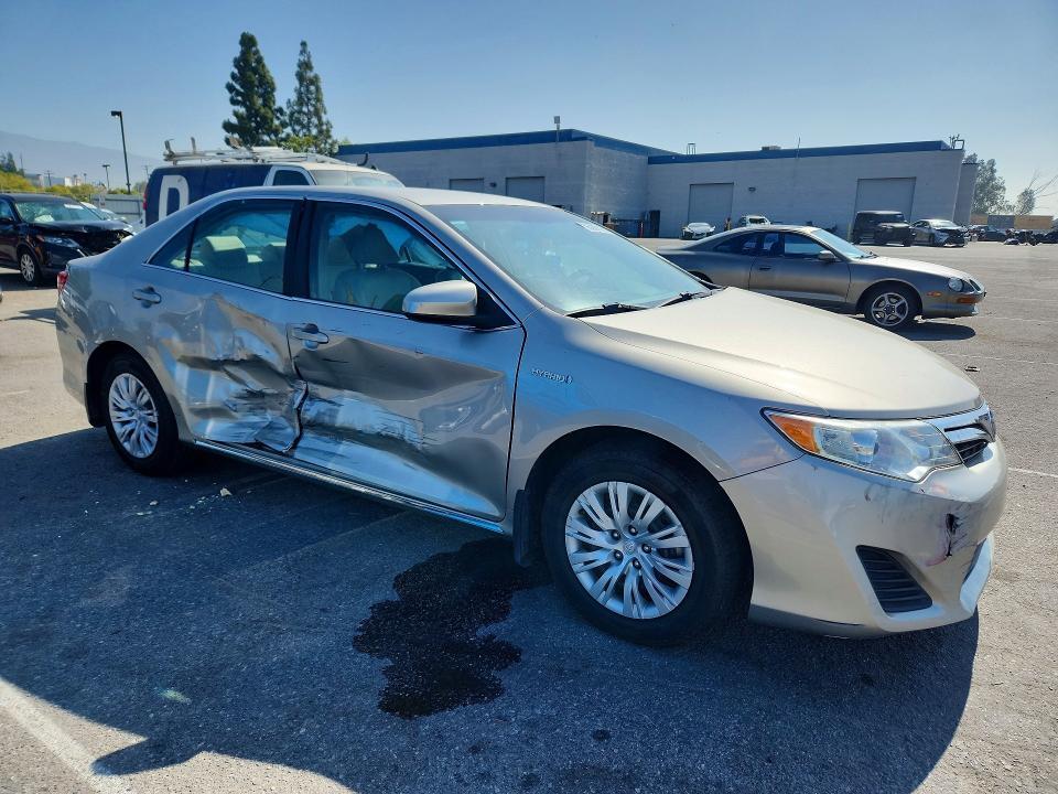 2013 TOYOTA CAMRY HYBRID LE — Фото 4 из 12