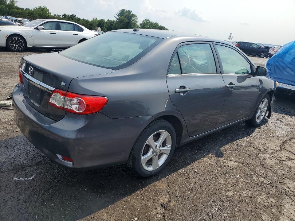 2T1BU4EEXDC021605 2013 TOYOTA COROLLA photo no. 3