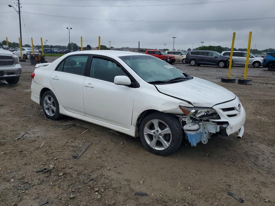 2T1BU4EE2DC043274 2013 TOYOTA COROLLA photo no. 4