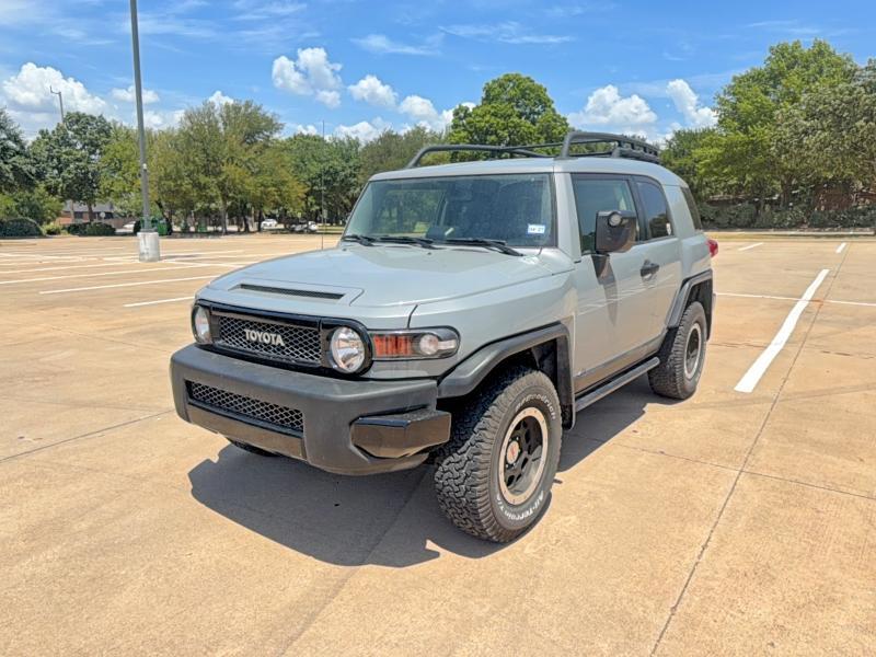 2013 TOYOTA FJ CRUISER BASE — Фото 2 из 10