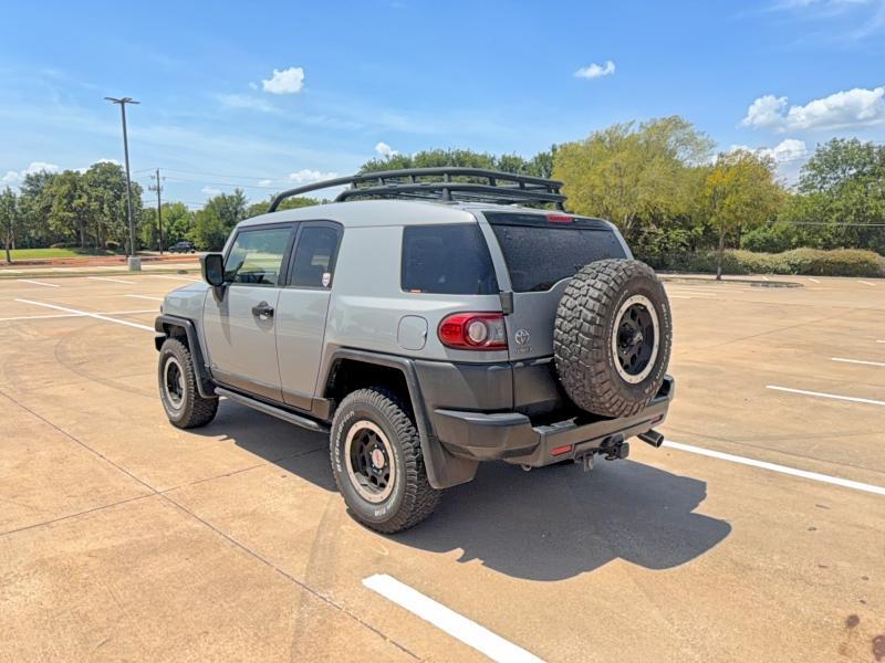 2013 TOYOTA FJ CRUISER BASE — Фото 3 из 10