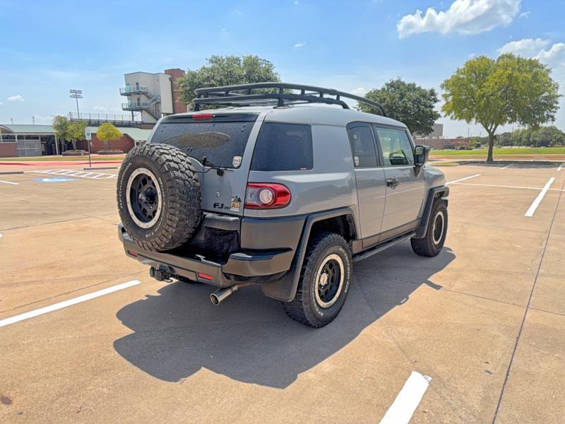 2013 TOYOTA FJ CRUISER BASE — Фото 4 из 10