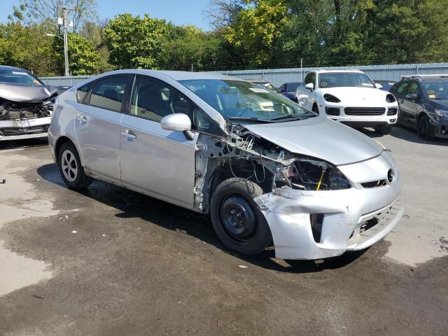 2013 TOYOTA PRIUS — Фото 4 из 13