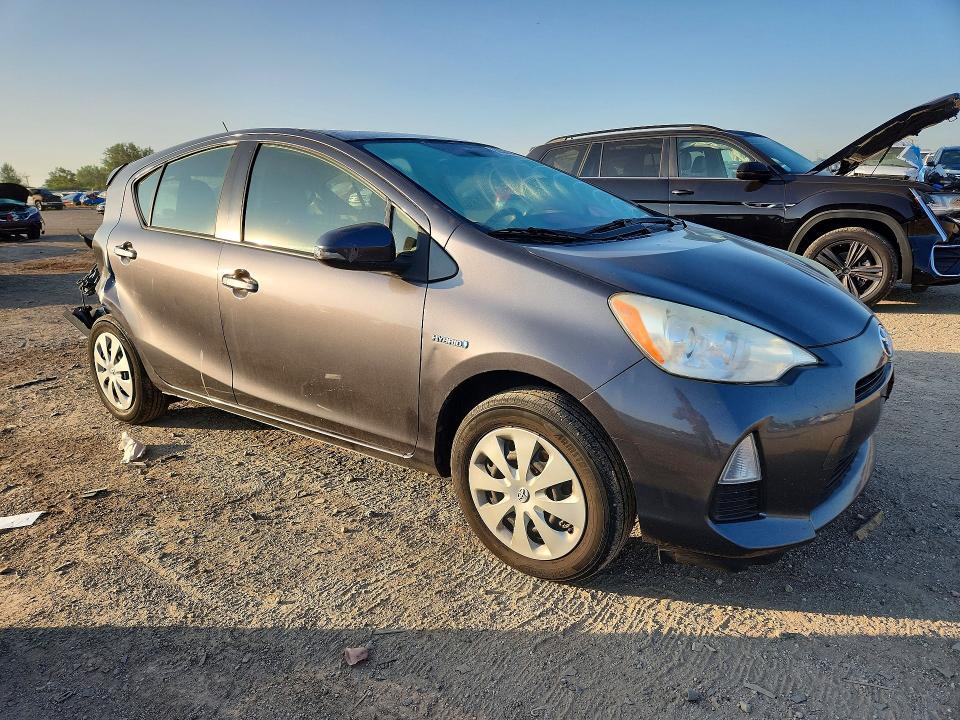 2013 TOYOTA PRIUS C THREE — Фото 4 из 12