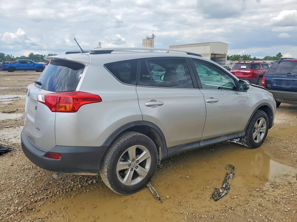 2013 TOYOTA RAV4 XLE — Фото 3 из 13
