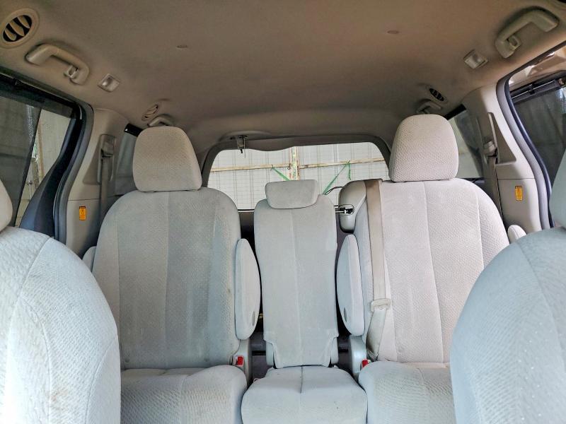 2013 TOYOTA SIENNA LE — Фото 10 из 13