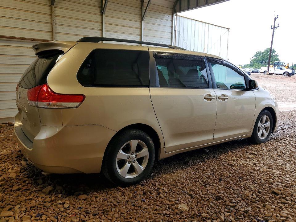 2013 TOYOTA SIENNA LE — Фото 3 из 13