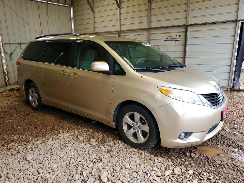 2013 TOYOTA SIENNA LE — Фото 4 из 13