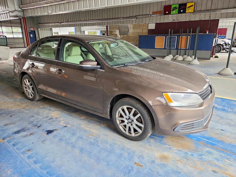 2013 VOLKSWAGEN JETTA SE — Фото 4 из 12