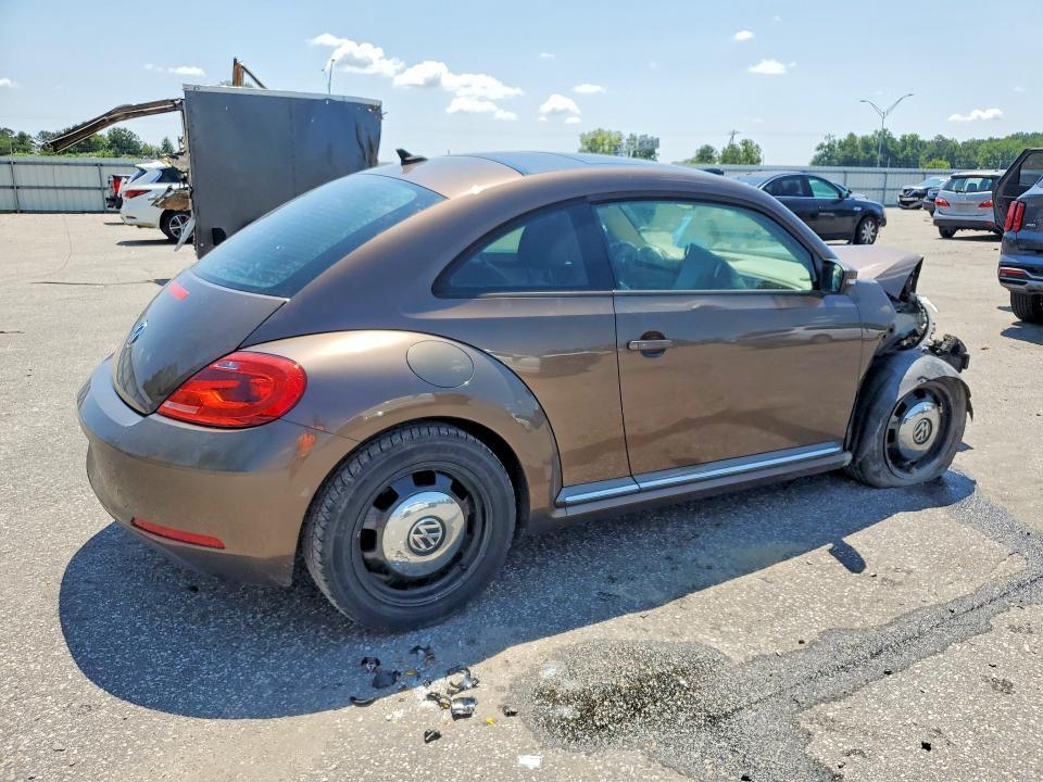 2013 VOLKSWAGEN BEETLE — Фото 3 из 12