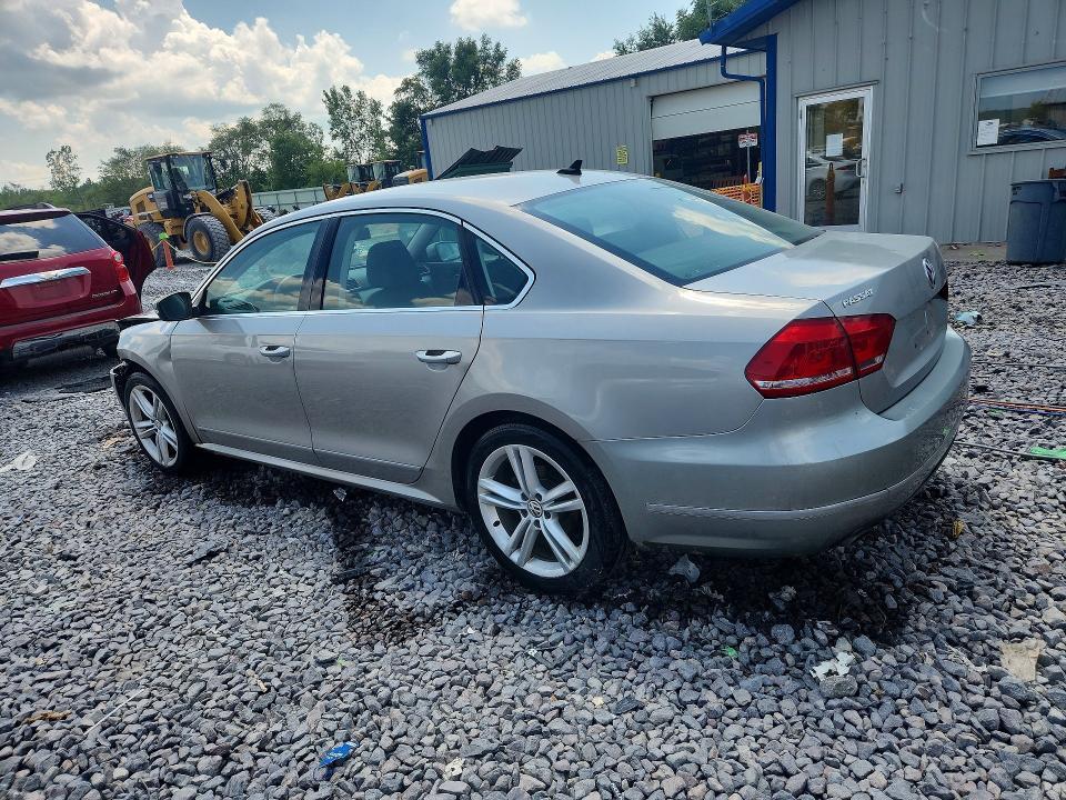 2013 VOLKSWAGEN PASSAT SE — Фото 2 из 12
