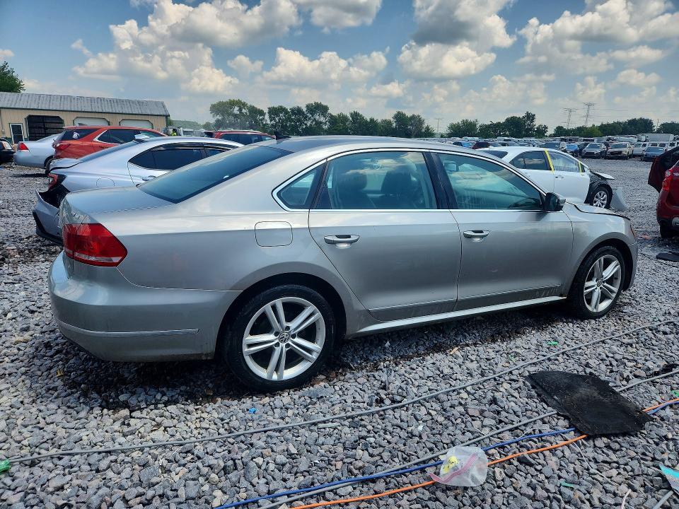 2013 VOLKSWAGEN PASSAT SE — Фото 3 из 12