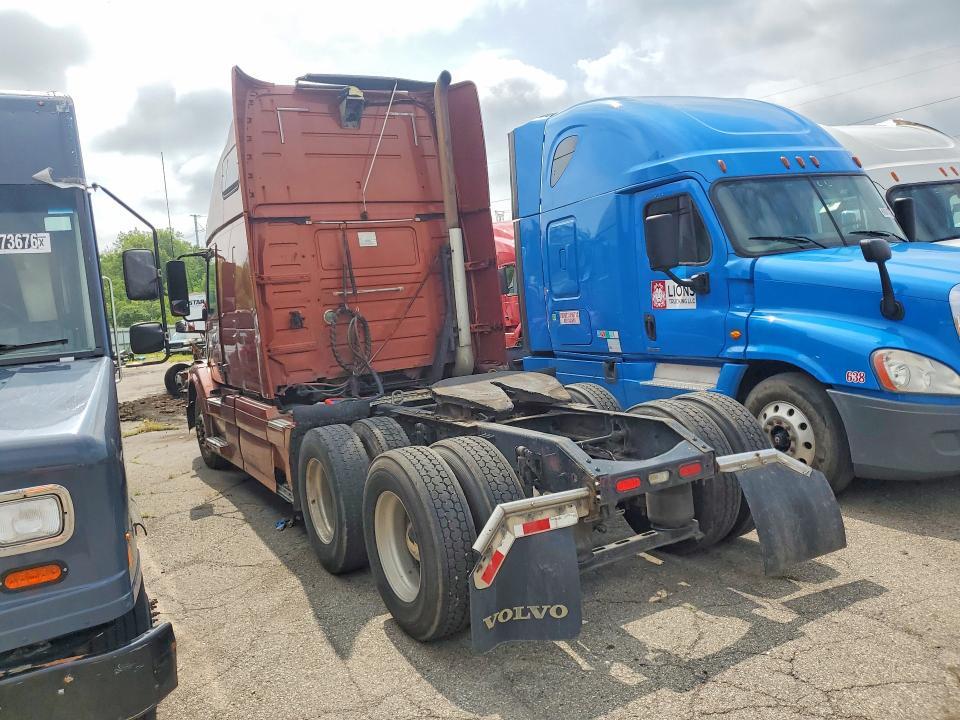 2013 VOLVO VNL SEMI TRUCK — Фото 2 из 13