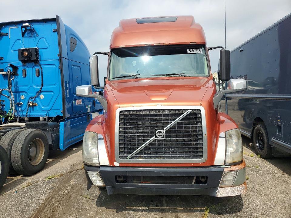 2013 VOLVO VNL SEMI TRUCK — Фото 5 из 13