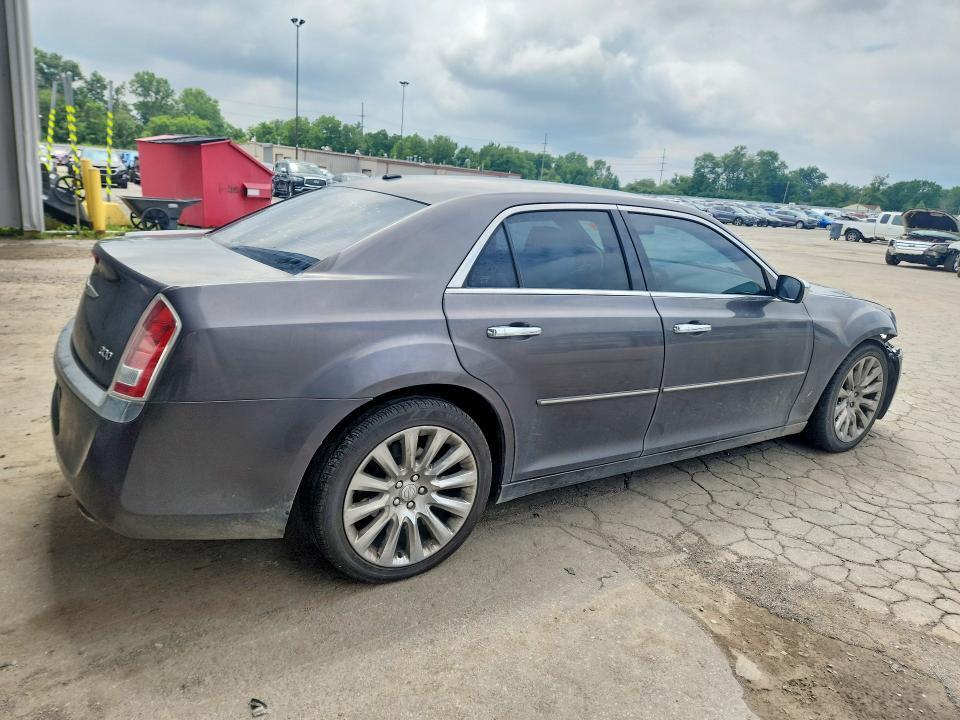 2014 CHRYSLER 300 — Фото 3 из 12