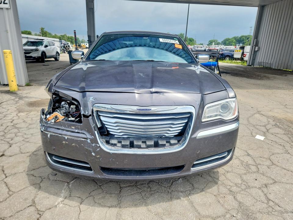 2014 CHRYSLER 300 — Фото 5 из 12