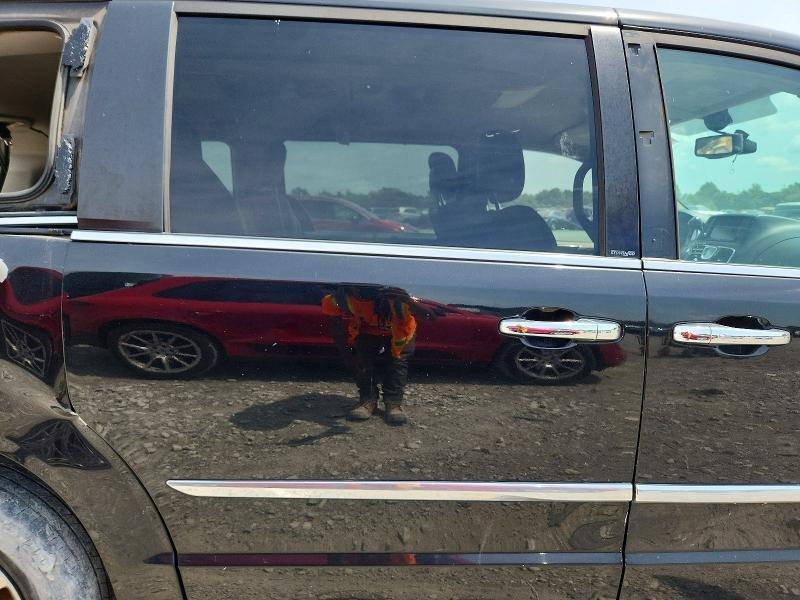 2014 CHRYSLER TOWN & COUNTRY TOURING L — Фото 11 из 13