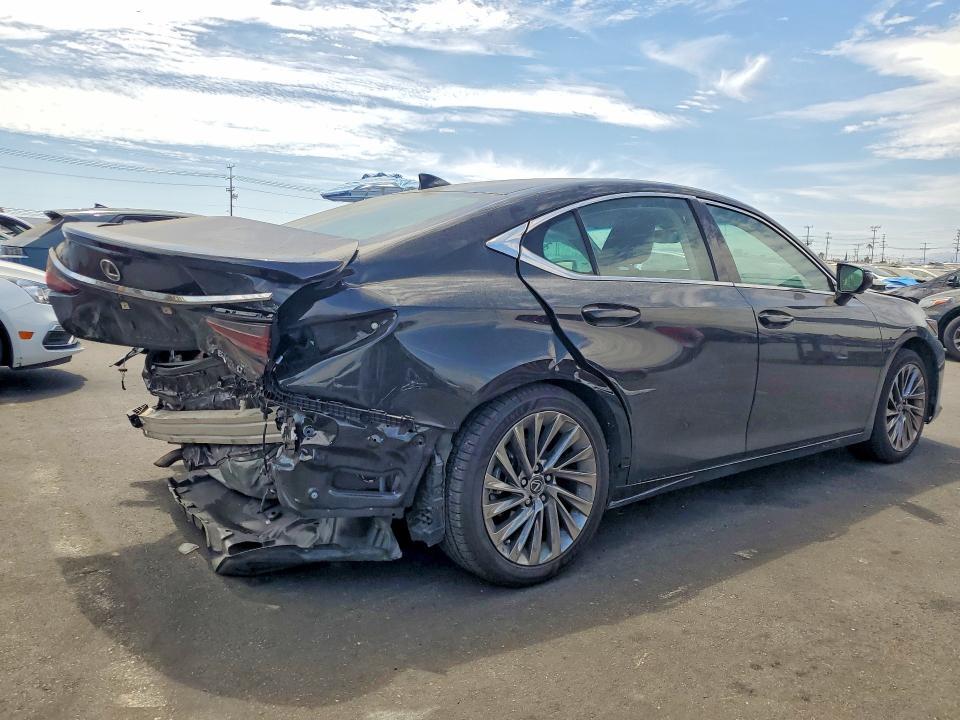 2025 LEXUS ES 300H LUXURY — Фото 3 из 12