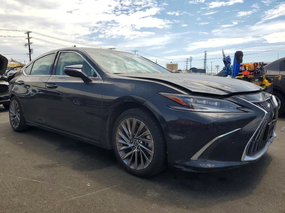 2025 LEXUS ES 300H LUXURY — Фото 4 из 12