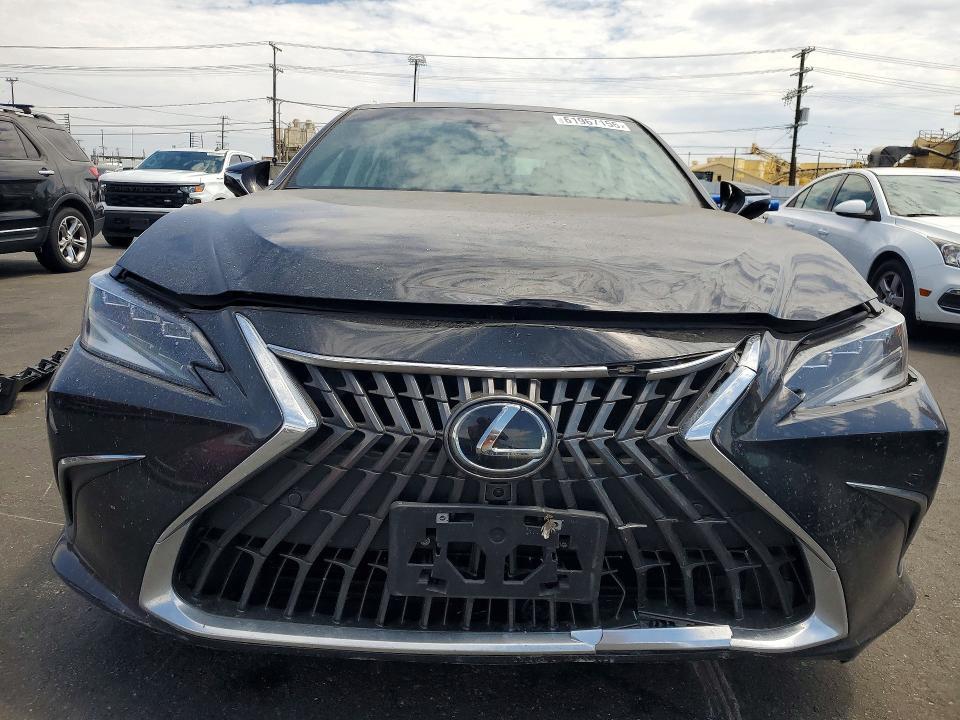 2025 LEXUS ES 300H LUXURY — Фото 5 из 12