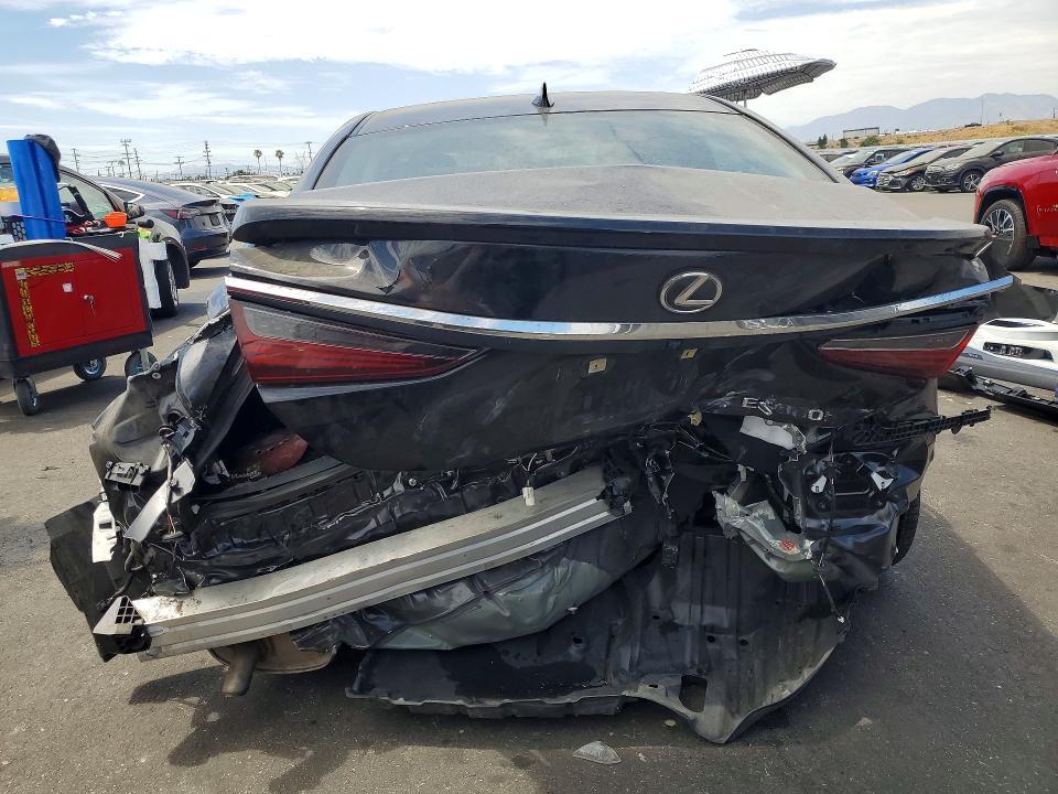 2025 LEXUS ES 300H LUXURY — Фото 6 из 12