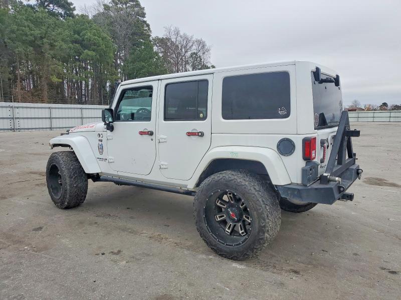2014 JEEP WRANGLER UNLIMITED SAHARA — Фото 2 из 13