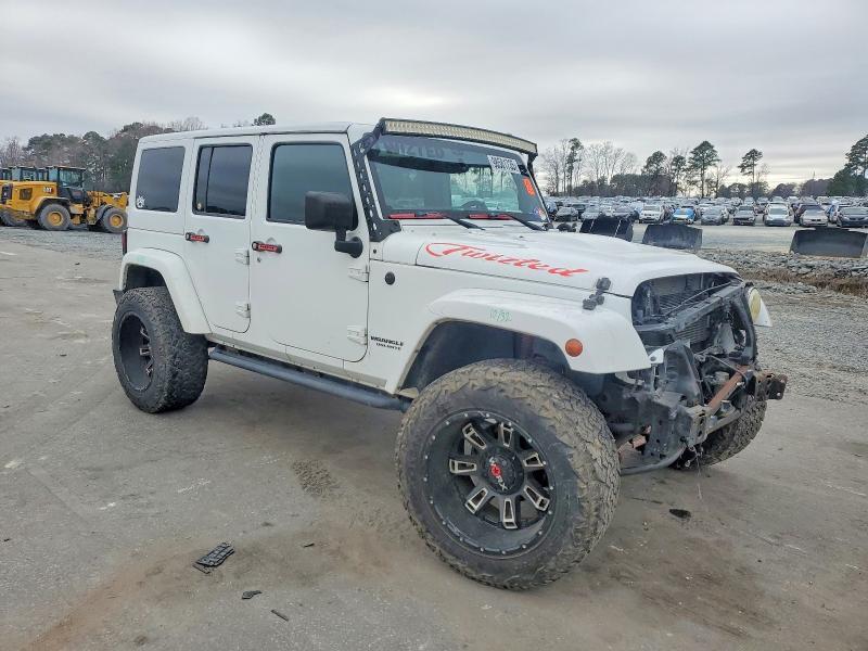 2014 JEEP WRANGLER UNLIMITED SAHARA — Фото 4 из 13