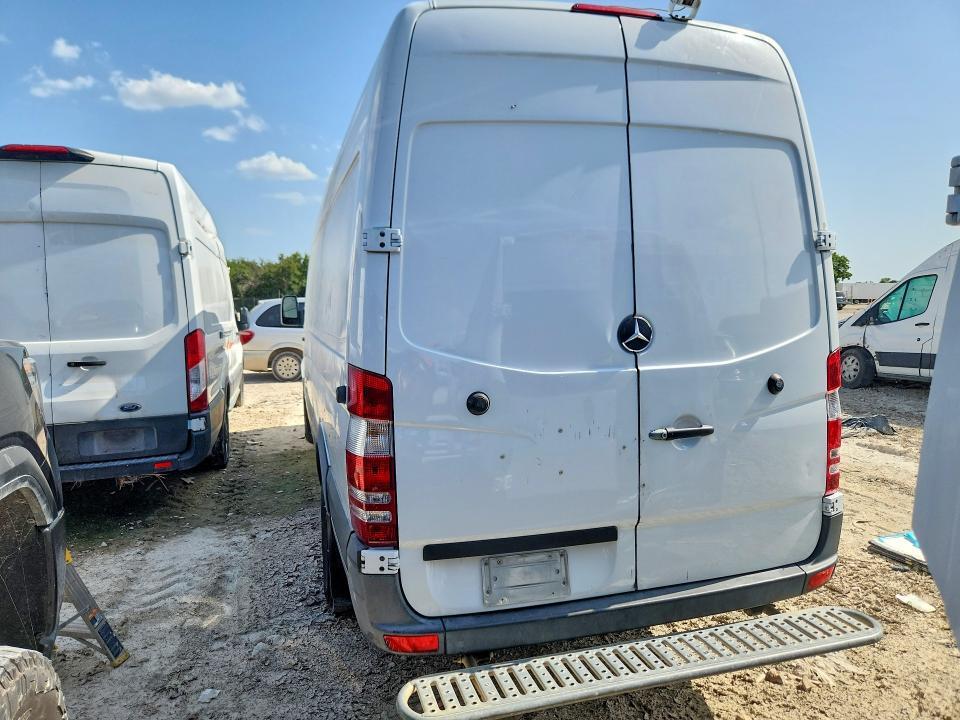 2014 MERCEDES-BENZ SPRINTER 2500 DELIVERY VAN — Фото 6 из 13