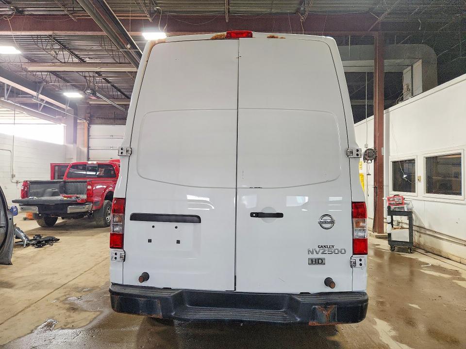2014 NISSAN NV 2500 — Фото 6 из 13
