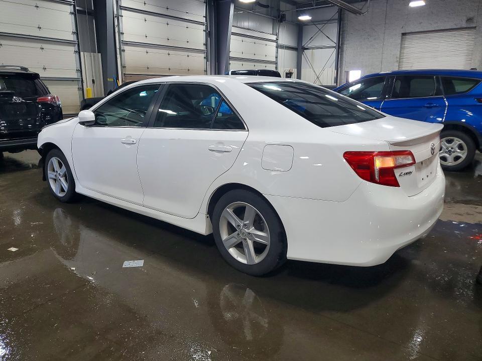 2014 TOYOTA CAMRY SE — Фото 2 из 12