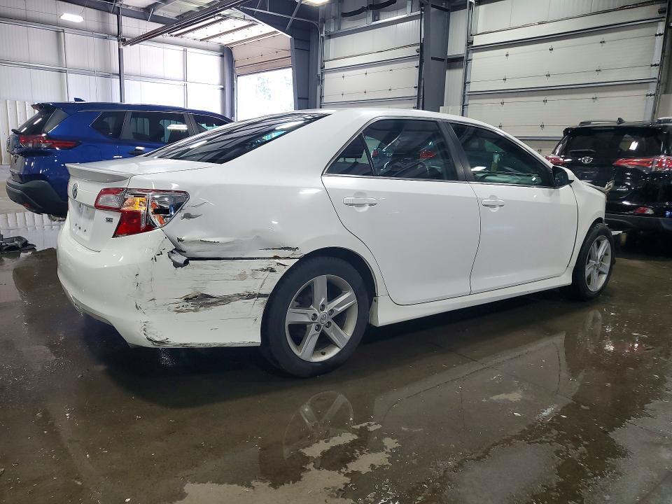 2014 TOYOTA CAMRY SE — Фото 3 из 12