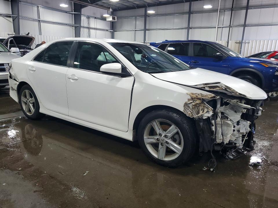 2014 TOYOTA CAMRY SE — Фото 4 из 12