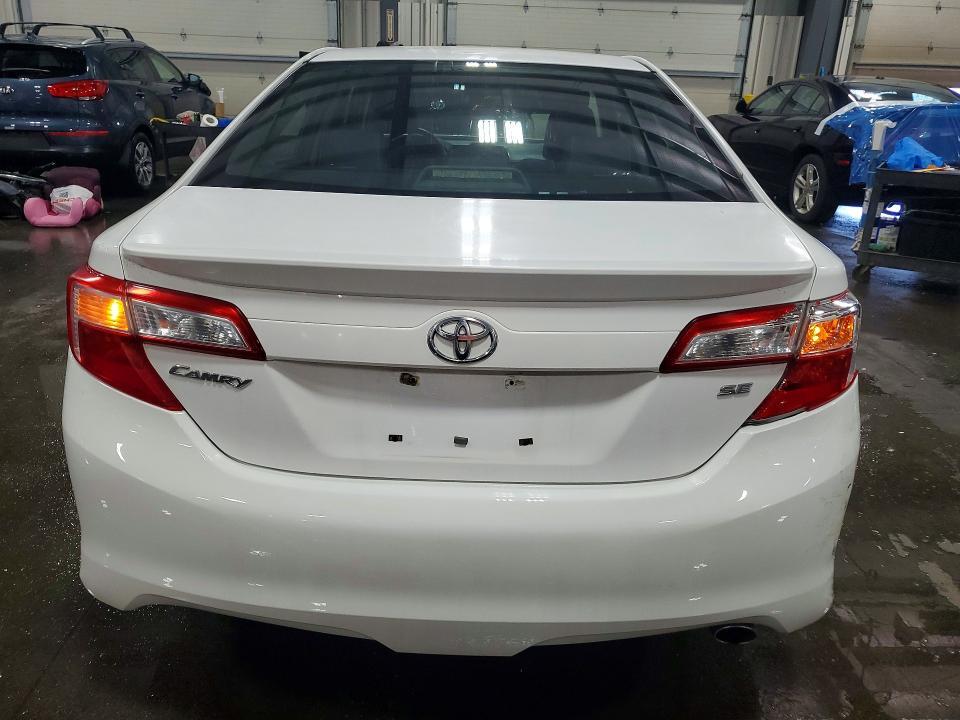 2014 TOYOTA CAMRY SE — Фото 6 из 12