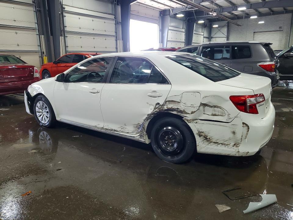 2014 TOYOTA CAMRY LE — Фото 2 из 12