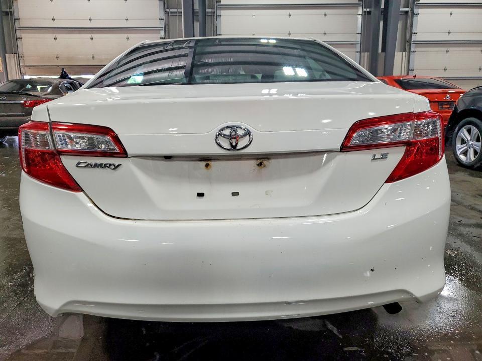 2014 TOYOTA CAMRY LE — Фото 6 из 12