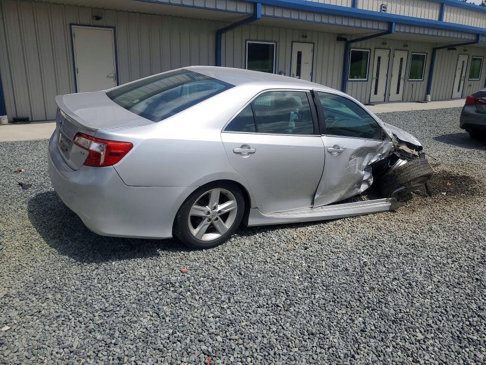 4T1BF1FK3EU414875 2014 TOYOTA CAMRY photo no. 3