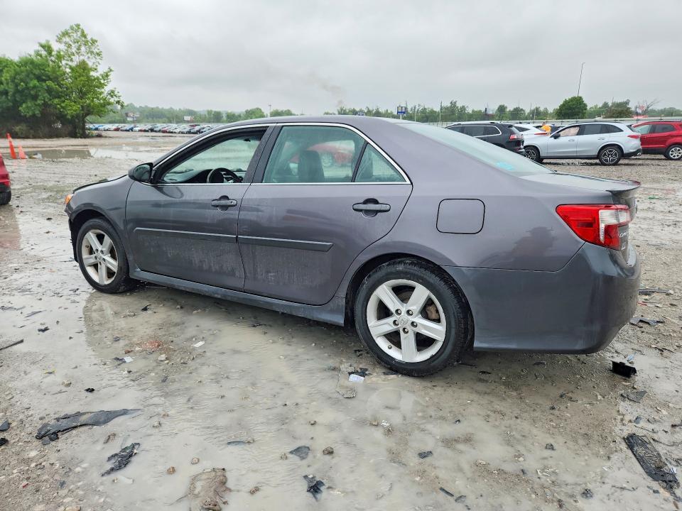 2014 TOYOTA CAMRY SE — Фото 2 из 12