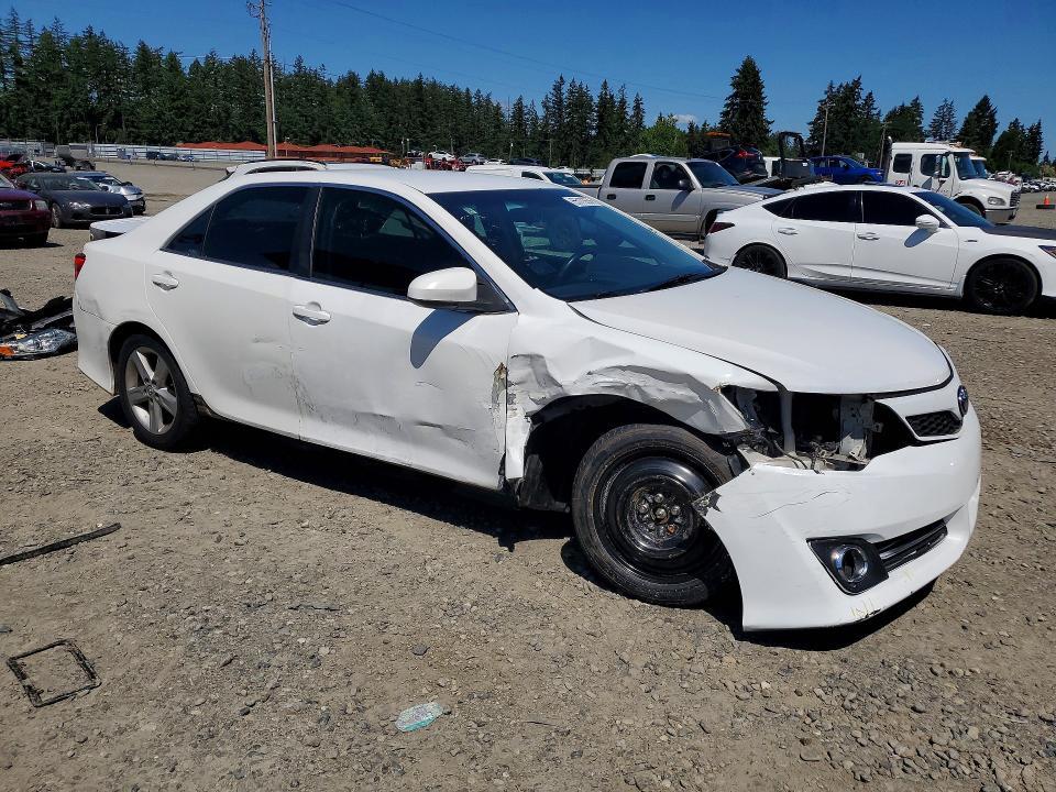 2014 TOYOTA CAMRY SE — Фото 4 из 12