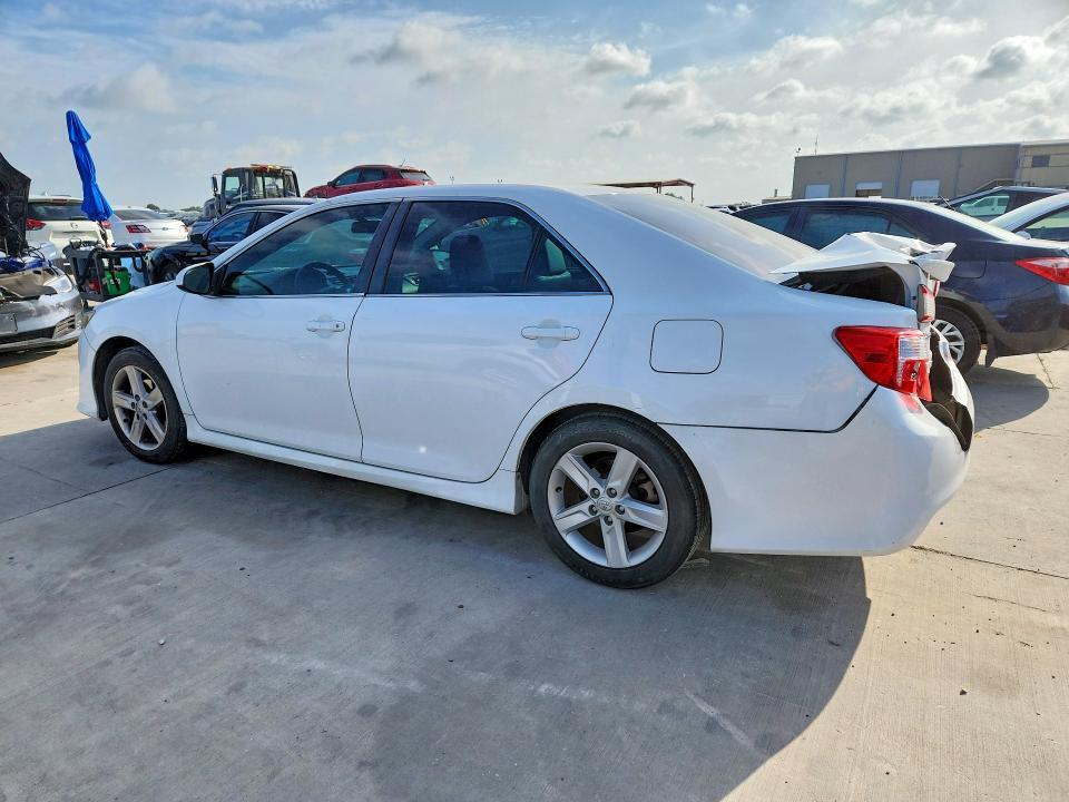 2014 TOYOTA CAMRY SE — Фото 2 из 12