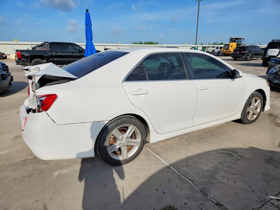 2014 TOYOTA CAMRY SE — Фото 3 из 12