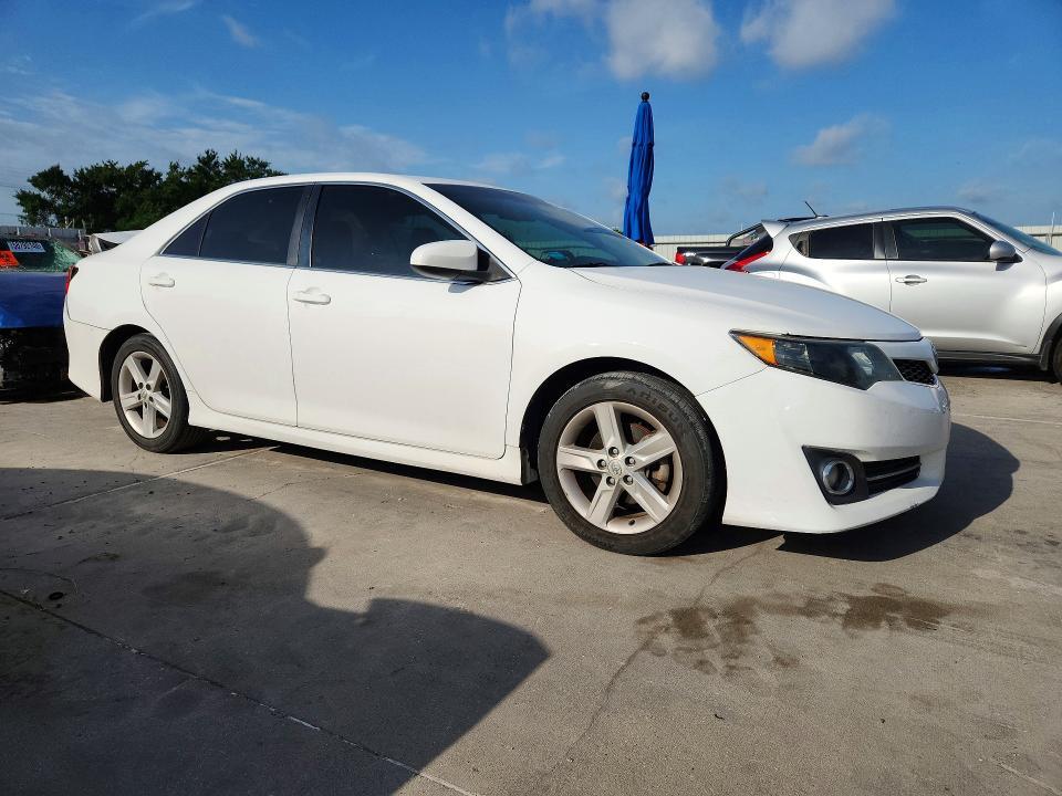 2014 TOYOTA CAMRY SE — Фото 4 из 12