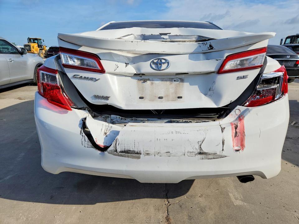 2014 TOYOTA CAMRY SE — Фото 6 из 12
