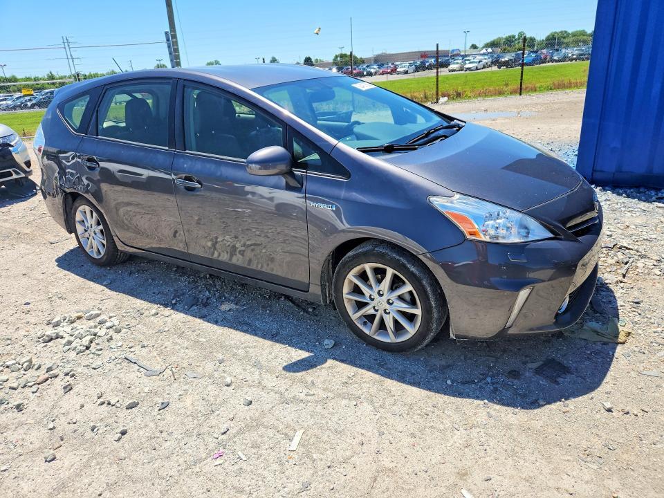 2014 TOYOTA PRIUS V — Фото 4 из 13