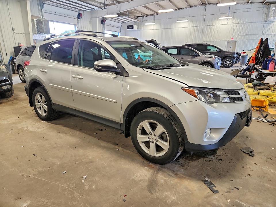 2014 TOYOTA RAV4 XLE — Фото 4 из 12