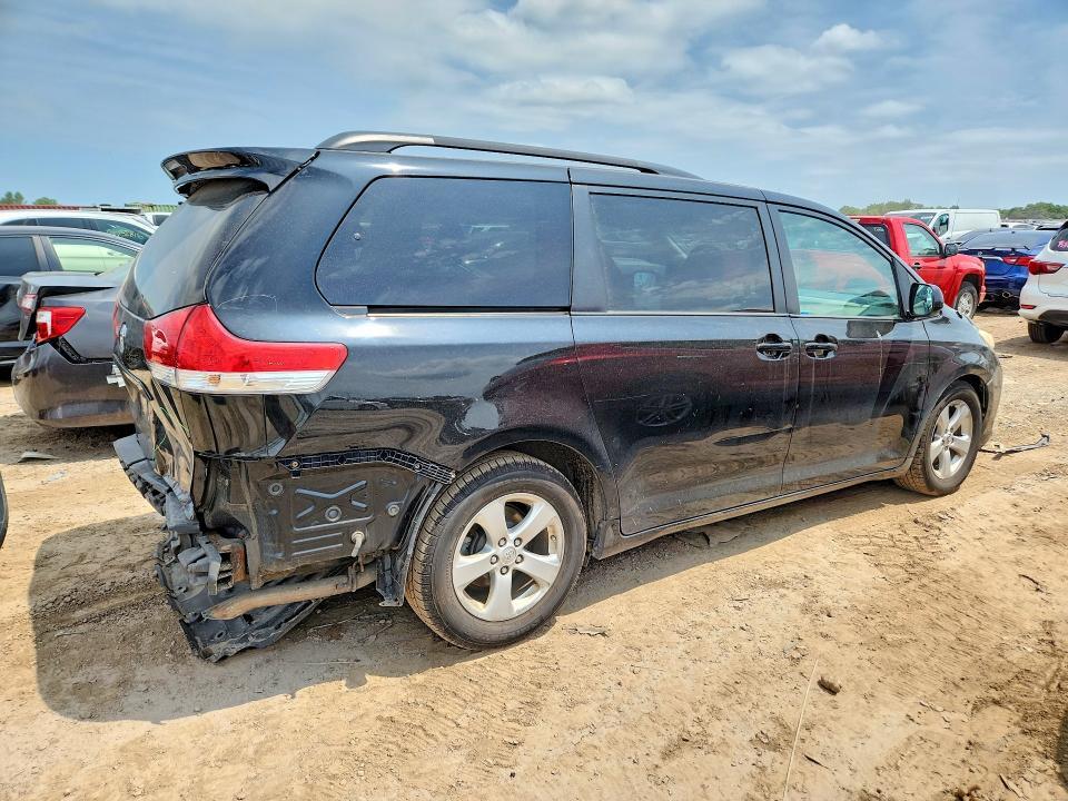 2014 TOYOTA SIENNA LE — Фото 3 из 13