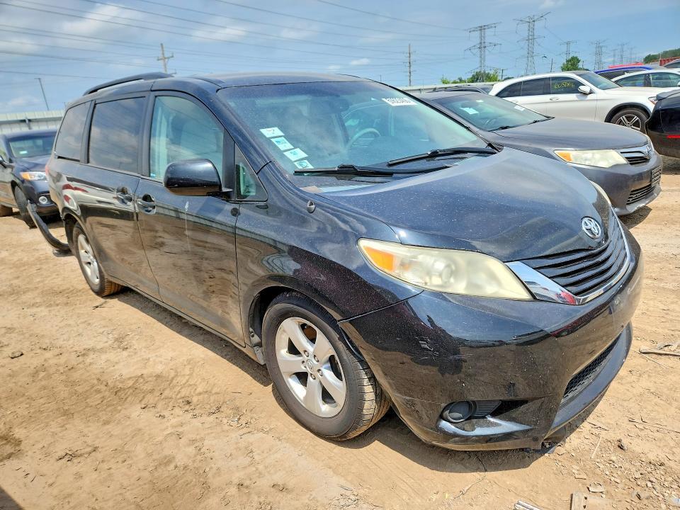 2014 TOYOTA SIENNA LE — Фото 4 из 13
