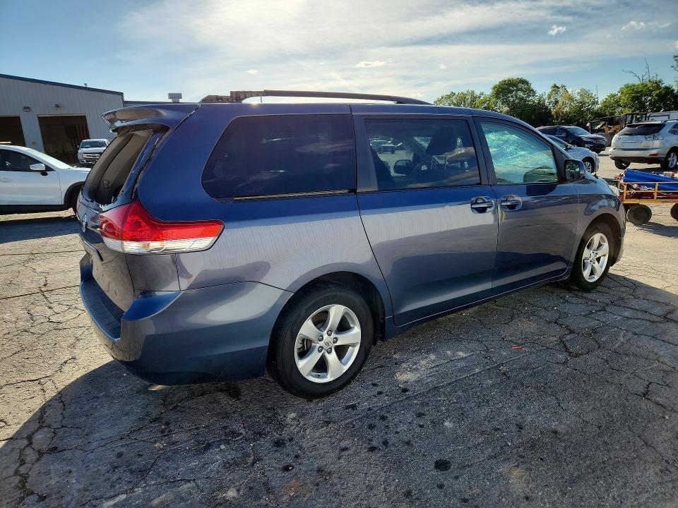 5TDKK3DC8ES479300 2014 TOYOTA SIENNA photo no. 3