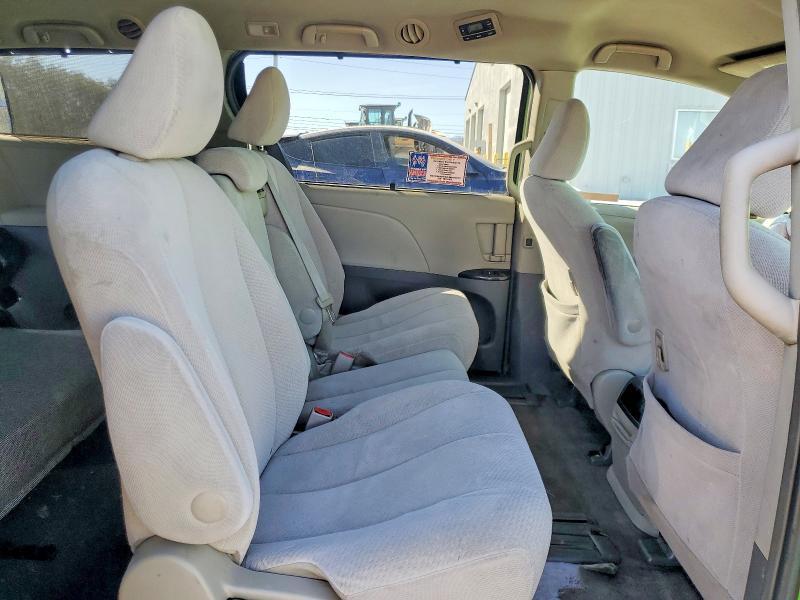 2014 TOYOTA SIENNA LE — Фото 11 из 14